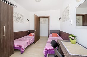 Summer Breeze Penthouse with large Terrace and Hot Tub by Getaways Mal