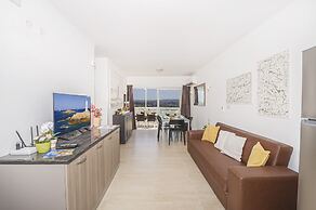 Summer Breeze Penthouse with large Terrace and Hot Tub by Getaways Mal