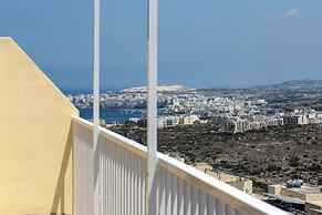 Summer Breeze Penthouse with large Terrace and Hot Tub by Getaways Mal