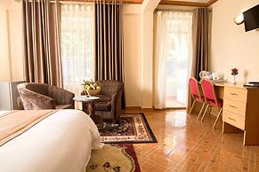 Mountain Breeze Hotel