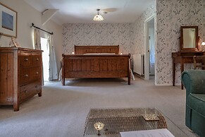 Tŷ Mawr Country Hotel