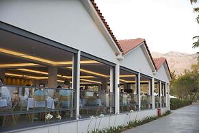 Paleros Beach Resort