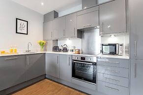 Elliot Oliver -Stylish 2 Bedroom Apartment With Parking In The Docks