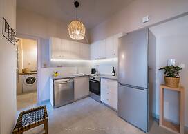 Brand new apartment touching Acropolis