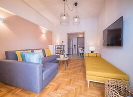 Brand new apartment touching Acropolis