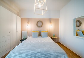 Brand new apartment touching Acropolis