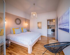 Brand new apartment touching Acropolis