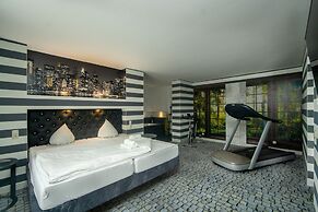 SL'otel im Parforcehaus