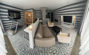 SL'otel im Parforcehaus