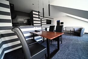 SL'otel im Parforcehaus