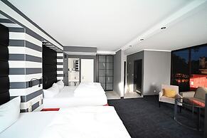 SL'otel im Parforcehaus
