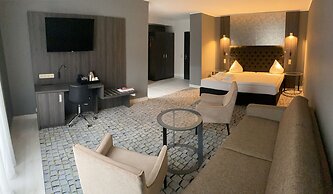 SL'otel im Parforcehaus