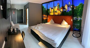 SL'otel im Parforcehaus