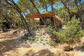 Pine Beach Pakostane Glamping Homes - All Inclusive light