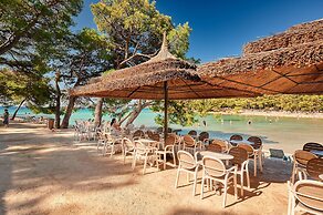 Pine Beach Pakostane Glamping Homes - All Inclusive light