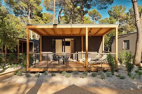 Pine Beach Pakostane Glamping Homes - All Inclusive light
