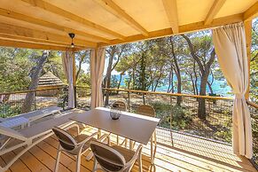 Pine Beach Pakostane Glamping Homes - All Inclusive light