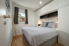 Pine Beach Pakostane Glamping Homes - All Inclusive light
