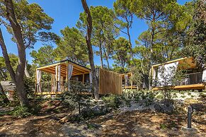 Pine Beach Pakostane Glamping Homes - All Inclusive light