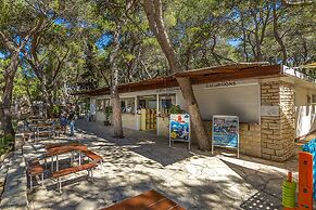 Pine Beach Pakostane Glamping Homes - All Inclusive light