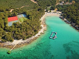Pine Beach Pakostane Glamping Homes - All Inclusive light