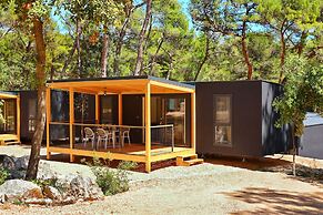 Pine Beach Pakostane Glamping Homes - All Inclusive light