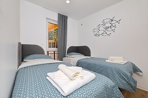 Pine Beach Pakostane Glamping Homes - All Inclusive light