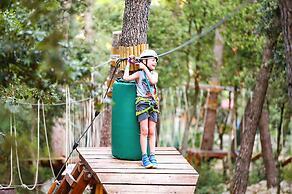 Pine Beach Pakostane Glamping Homes - All Inclusive light