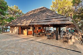 Pine Beach Pakostane Glamping Homes - All Inclusive light