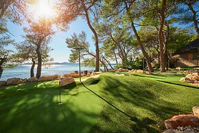 Pine Beach Pakostane Glamping Homes - All Inclusive light