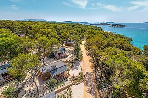 Pine Beach Pakostane Glamping Homes - All Inclusive light