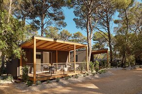Pine Beach Pakostane Glamping Homes - All Inclusive light