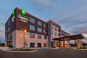 Holiday Inn Express & Suites Cedar Springs – Grand Rapids N by IHG
