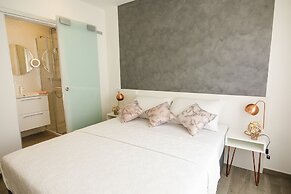 Rose Gold Rooms & Studio With Balcony