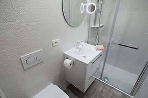 Rose Gold Rooms & Studio With Balcony