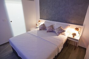 Rose Gold Rooms & Studio With Balcony