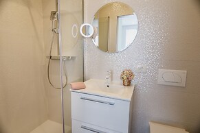 Rose Gold Rooms & Studio With Balcony