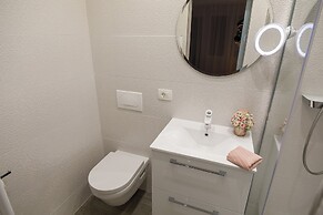 Rose Gold Rooms & Studio With Balcony