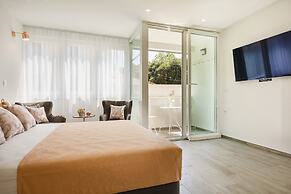 Rose Gold Rooms & Studio With Balcony