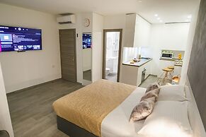 Rose Gold Rooms & Studio With Balcony