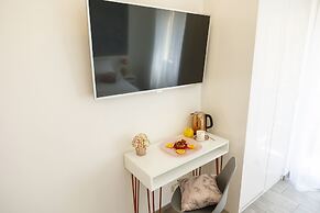 Rose Gold Rooms & Studio With Balcony