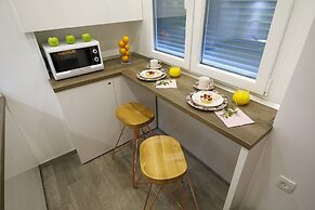 Rose Gold Rooms & Studio With Balcony