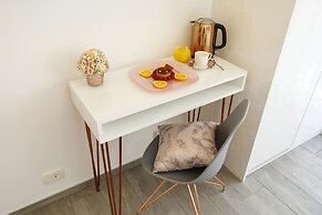 Rose Gold Rooms & Studio With Balcony