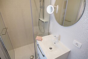 Rose Gold Rooms & Studio With Balcony