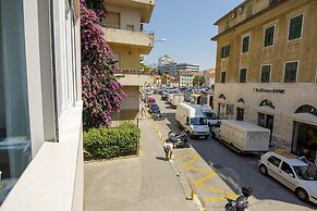 Rose Gold Rooms & Studio With Balcony