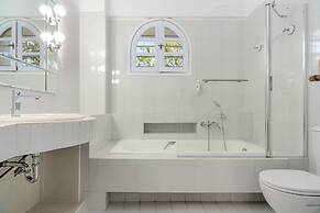 Costa Vasia Suites & Apartments