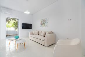 Costa Vasia Suites & Apartments