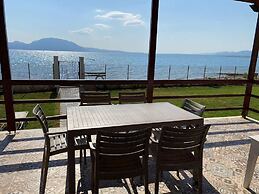 Costa Vasia Suites & Apartments