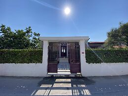 Costa Vasia Suites & Apartments