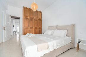 Costa Vasia Suites & Apartments